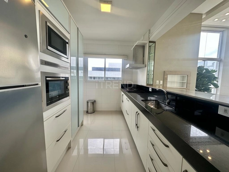 Belíssimo apartamento de frente para a praça com pé direto duplo: 6ª foto da galeria de imagens do imóvel