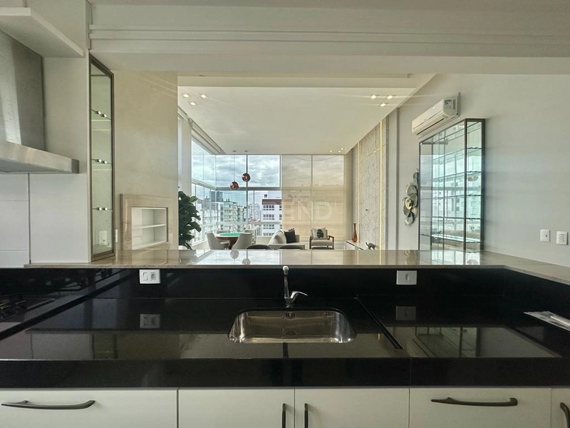 Belíssimo apartamento de frente para a praça com pé direto duplo: 17ª foto da galeria de imagens do imóvel