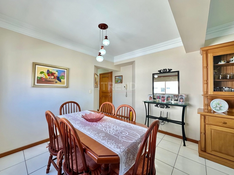 APARTAMENTO NO CORAÇÃO DA CIDADE, JUNTO AO MAR E COM SACADA AMPLA DE F: 18ª foto da galeria de imagens do imóvel