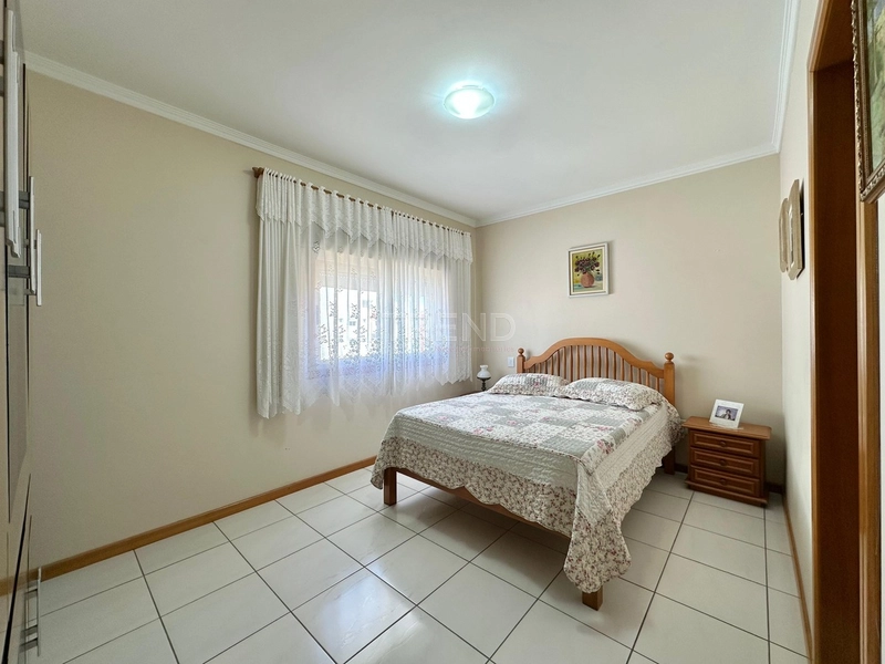 APARTAMENTO NO CORAÇÃO DA CIDADE, JUNTO AO MAR E COM SACADA AMPLA DE F: 10ª foto da galeria de imagens do imóvel