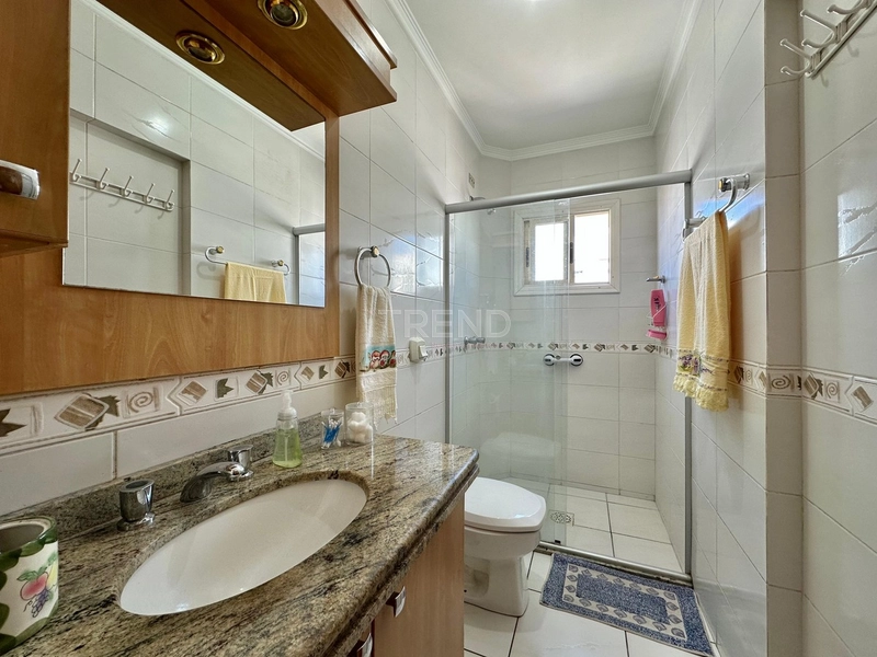 APARTAMENTO NO CORAÇÃO DA CIDADE, JUNTO AO MAR E COM SACADA AMPLA DE F: 1ª foto da galeria de imagens do imóvel