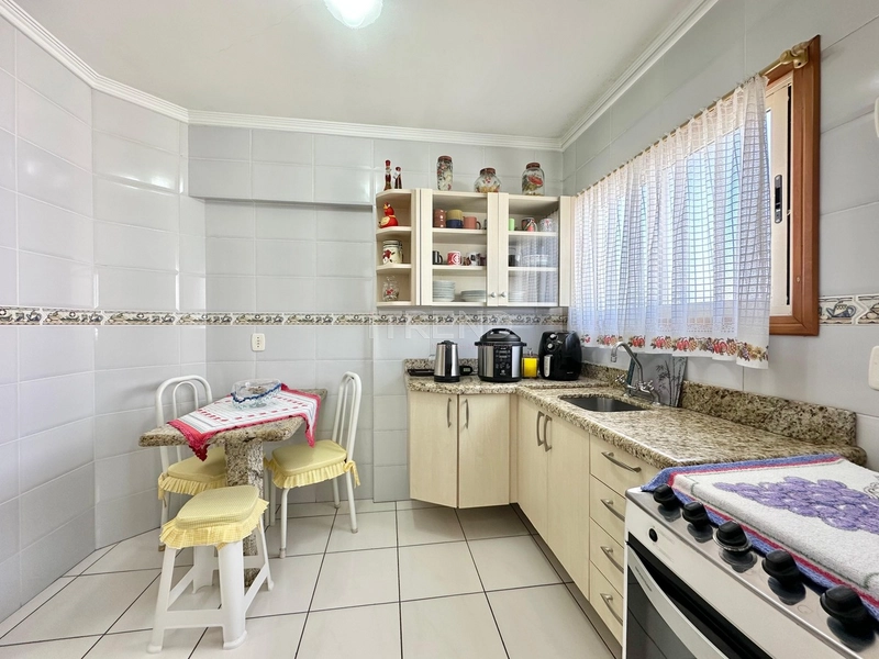 APARTAMENTO NO CORAÇÃO DA CIDADE, JUNTO AO MAR E COM SACADA AMPLA DE F: 22ª foto da galeria de imagens do imóvel