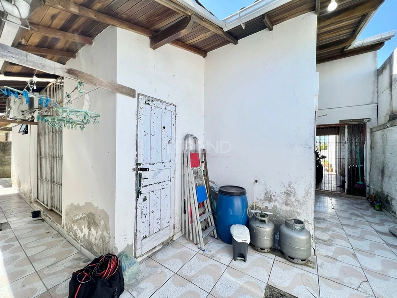CASA COM 3 DORMITÓRIOS E QUIOSQUE: 2ª foto da galeria de imagens do imóvel