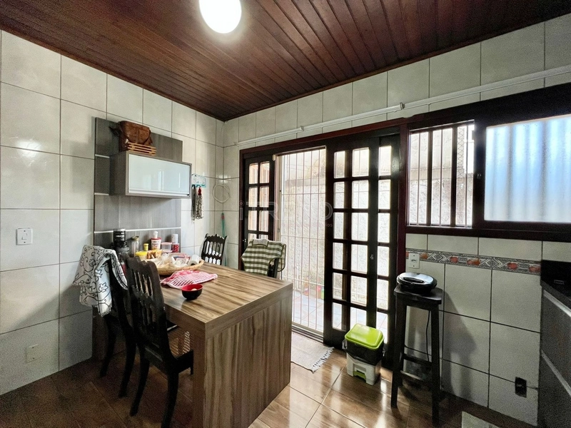 CASA COM 3 DORMITÓRIOS E QUIOSQUE: 18ª foto da galeria de imagens do imóvel