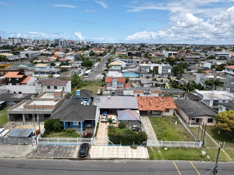 CASA COM 3 DORMITÓRIOS E QUIOSQUE: 4ª foto da galeria de imagens do imóvel