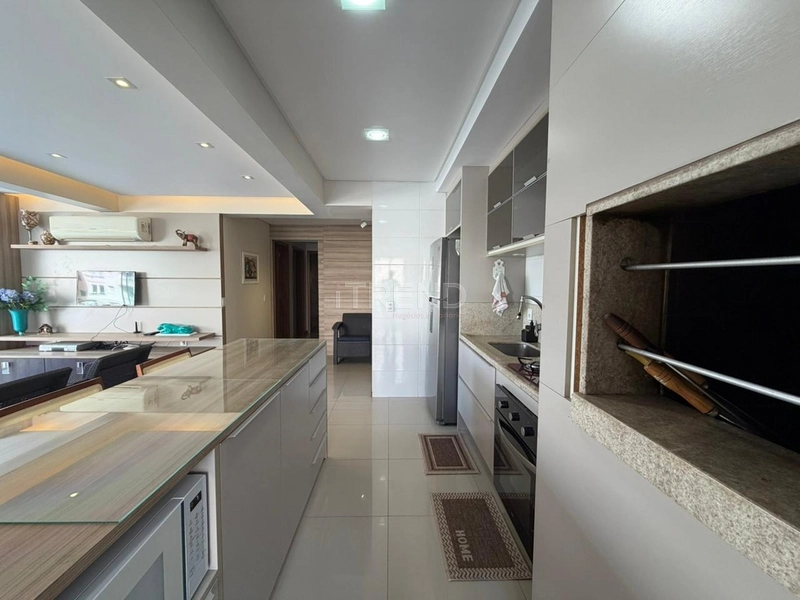 APARTAMENTO DE ESQUINA COM TERRAÇO: 1ª foto da galeria de imagens do imóvel