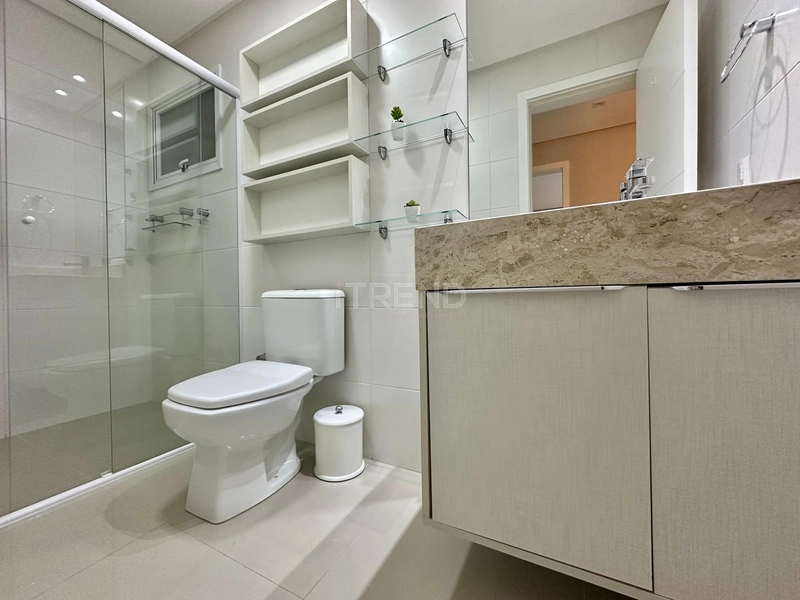 APARTAMENTO AMPLO FINAMENTE MOBILIADO E DECORADO: 3ª foto da galeria de imagens do imóvel