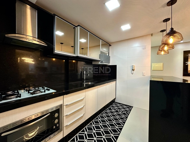 APARTAMENTO AMPLO FINAMENTE MOBILIADO E DECORADO: 1ª foto da galeria de imagens do imóvel
