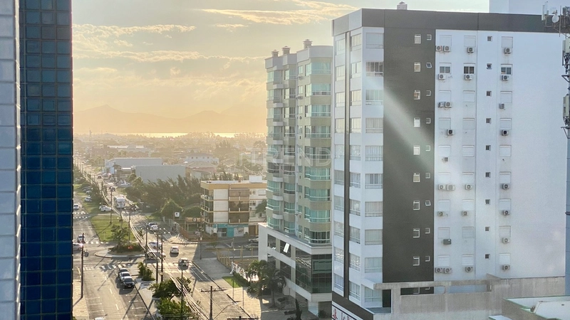 Dois quartos decorado frente avenida c/ vista mar e serra!: 3ª foto da galeria de imagens do imóvel