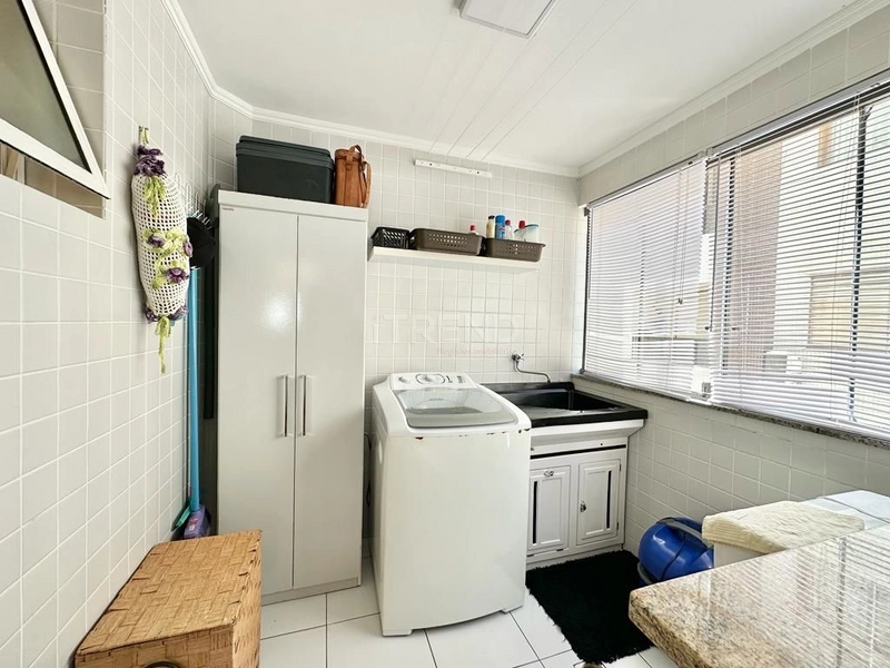 Amplo apartamento de frente perto do mar.: 1ª foto da galeria de imagens do imóvel