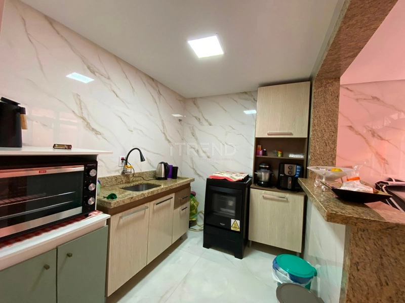 APARTAMENTO COM SACADA: 2ª foto da galeria de imagens do imóvel
