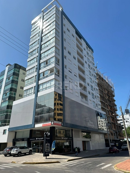 Edifício de esquina na Avenida Central: 1ª foto da galeria de imagens do imóvel