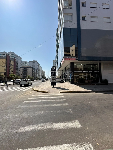 Edifício de esquina na Avenida Central: 13ª foto da galeria de imagens do imóvel