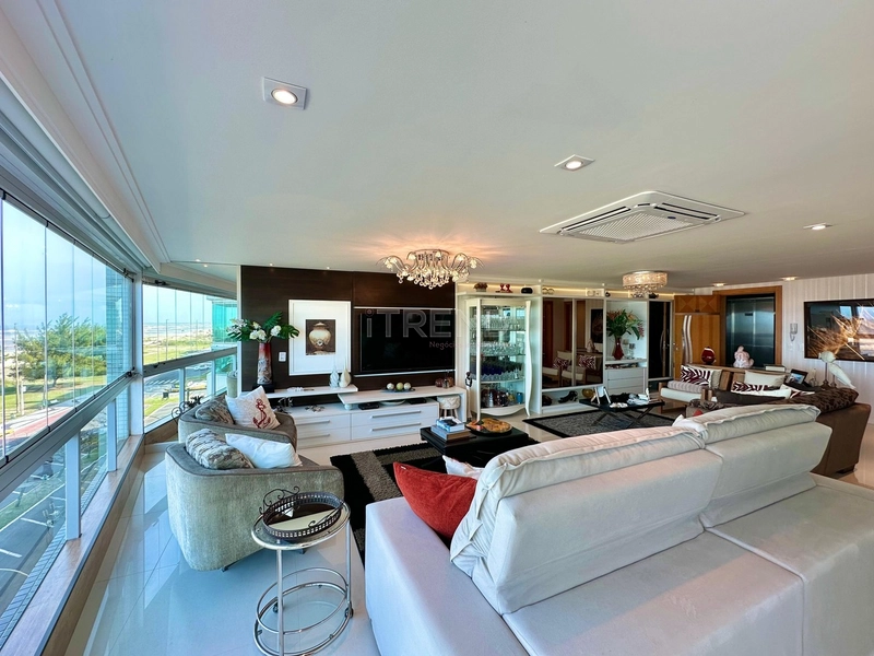 APARTAMENTO COM AMPLA SACADA DE FRETE PARA O MAR: 16ª foto da galeria de imagens do imóvel