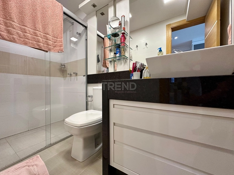 APARTAMENTO COM AMPLA SACADA DE FRETE PARA O MAR: 10ª foto da galeria de imagens do imóvel
