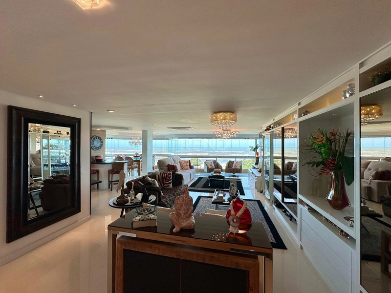 APARTAMENTO COM AMPLA SACADA DE FRETE PARA O MAR: 15ª foto da galeria de imagens do imóvel
