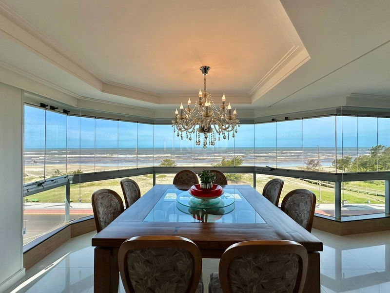 APARTAMENTO COM AMPLA SACADA DE FRETE PARA O MAR: 23ª foto da galeria de imagens do imóvel