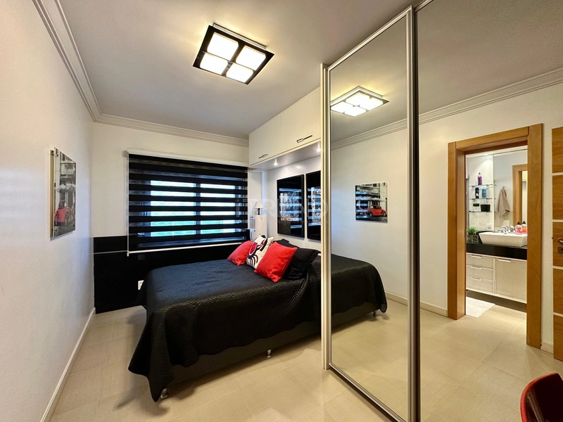 APARTAMENTO COM AMPLA SACADA DE FRETE PARA O MAR: 7ª foto da galeria de imagens do imóvel