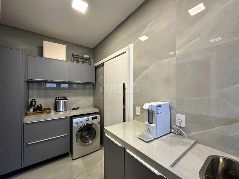 Ampla mansão com 477 m2 privativos beira lago!: 15ª foto da galeria de imagens do imóvel
