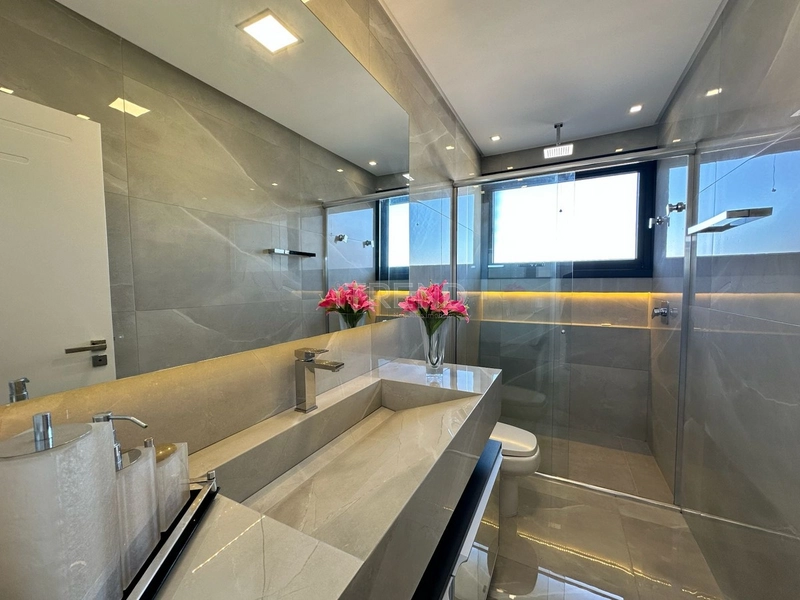 Ampla mansão com 477 m2 privativos beira lago!: 29ª foto da galeria de imagens do imóvel