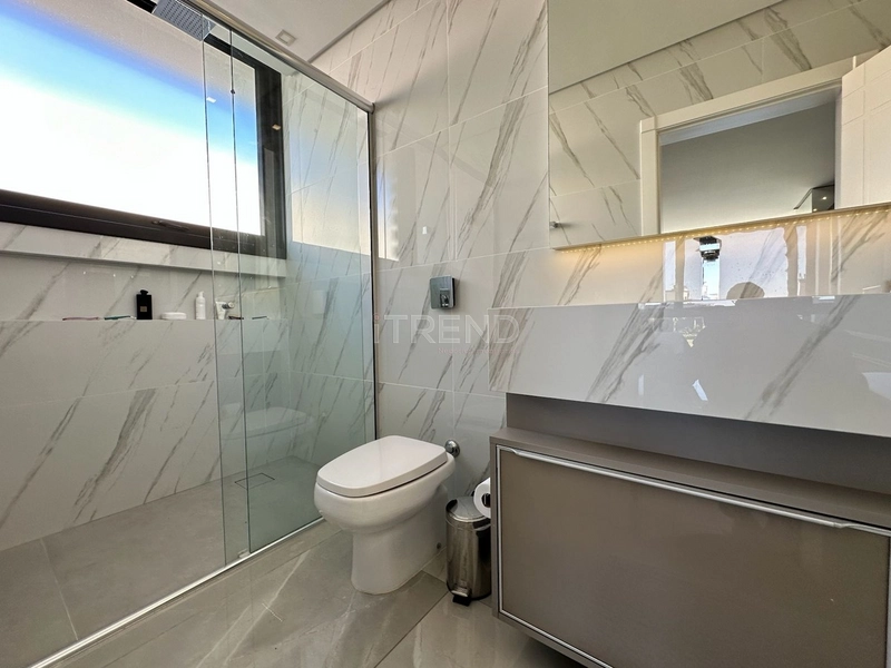 Ampla mansão com 477 m2 privativos beira lago!: 35ª foto da galeria de imagens do imóvel