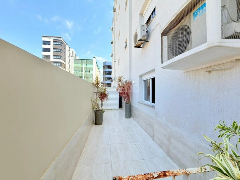 APARTAMENTO À VENDA COM 3 VAGAS E 2 TERRAÇOS ÓTIMOS: 2ª foto da galeria de imagens do imóvel