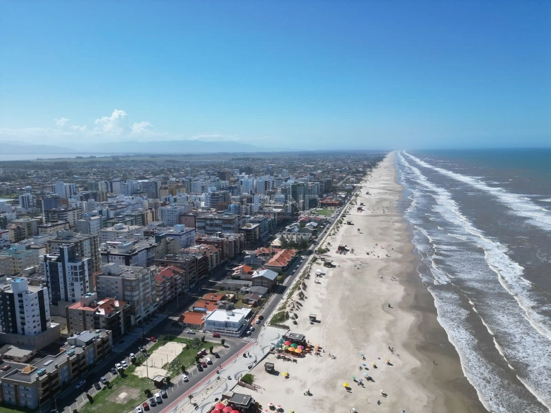 SACADA DE FRENTE COM CHURRASQUEIRA, APENAS 1 QUADRA DO MAR: 15ª foto da galeria de imagens do imóvel