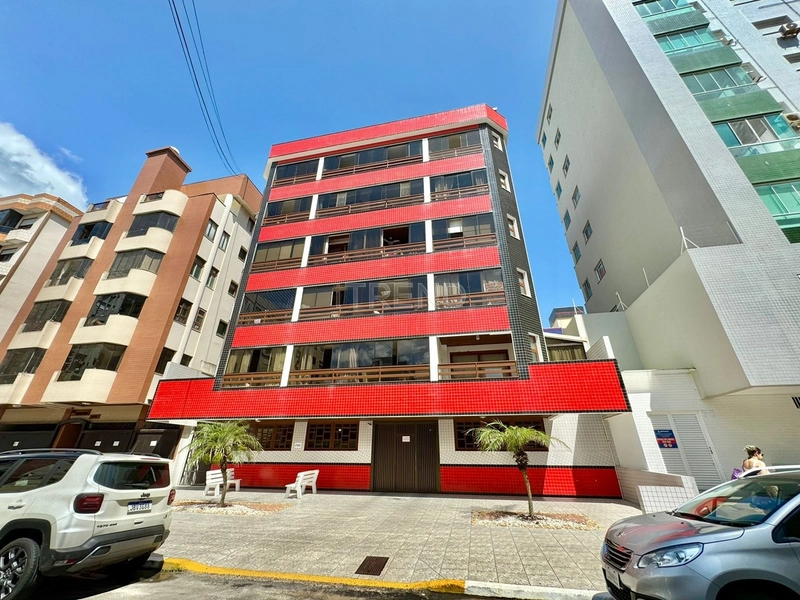 Belíssimo apartamento com sacada de frente: 2ª foto da galeria de imagens do imóvel