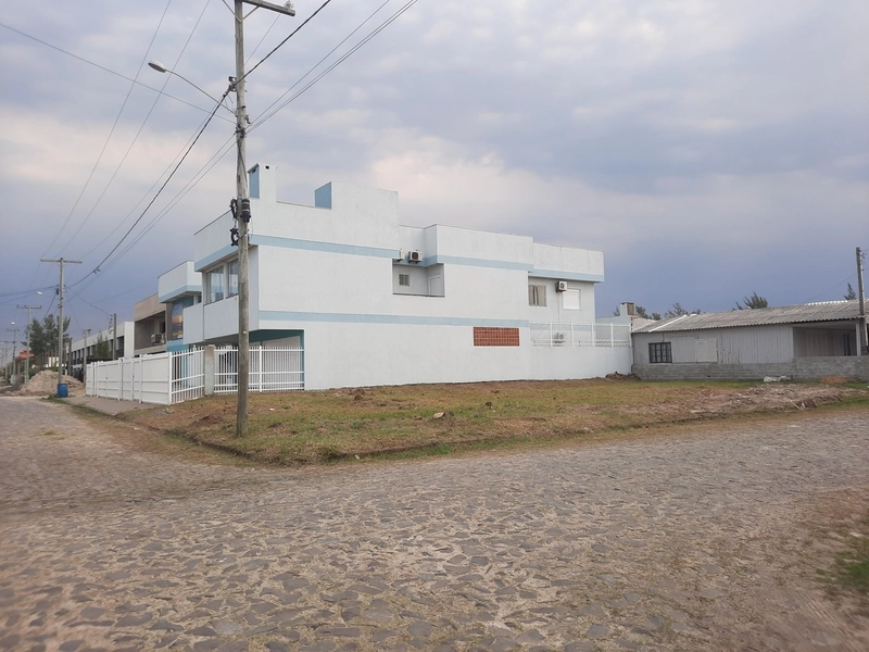 Maravilhoso terreno de ESQUINA a 1 quadra do mar na praia CAPÃO NOVO: 2ª foto da galeria de imagens do imóvel