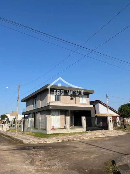 Casa à venda em Capão Novo Village com piscina aquecida e energia so: 1ª foto da galeria de imagens do imóvel