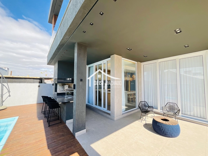  Casa de Alto Padrão à Venda em Capão Novo Village | Próxima à Beira-Mar: 18ª foto da galeria de imagens do imóvel