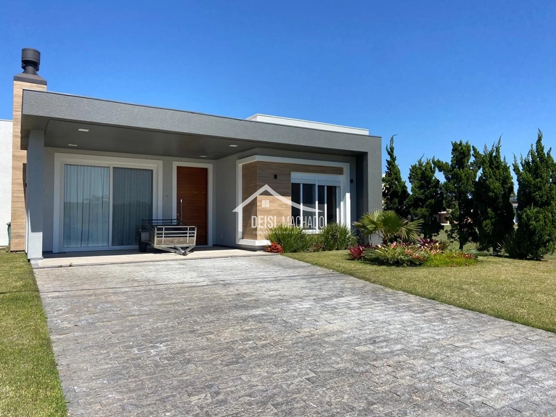 Casa térrea a venda no condomínio Costa Serena: 1ª foto da galeria de imagens do imóvel