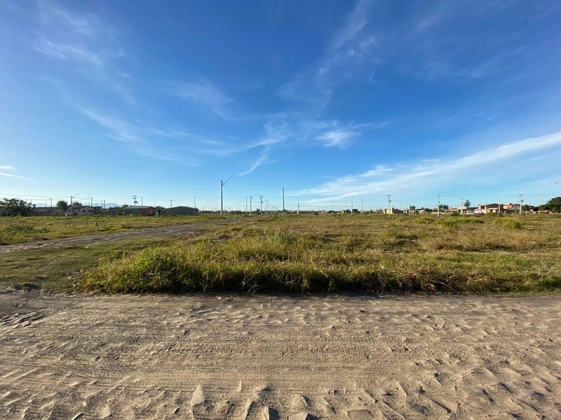 TERRENO DE ESQUINA: 3ª foto da galeria de imagens do imóvel