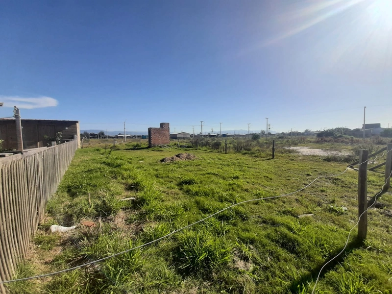 Excelente terreno no Centro de Capão Novo: 1ª foto da galeria de imagens do imóvel