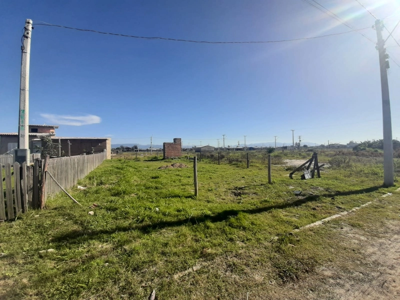 Excelente terreno no Centro de Capão Novo: 3ª foto da galeria de imagens do imóvel