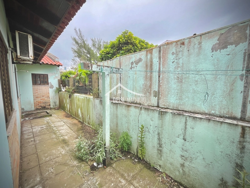 Casa térrea de esquina a 1 quadra do mar na praia Capão Novo - RS.: 1ª foto da galeria de imagens do imóvel