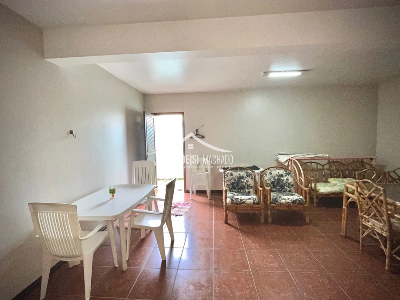 Casa térrea de esquina a 1 quadra do mar na praia Capão Novo - RS.: 3ª foto da galeria de imagens do imóvel