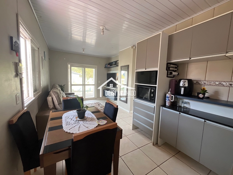 Casa Semi-Mobiliada com Amplo Anexo a Apenas 250 Metros do Mar!: 1ª foto da galeria de imagens do imóvel