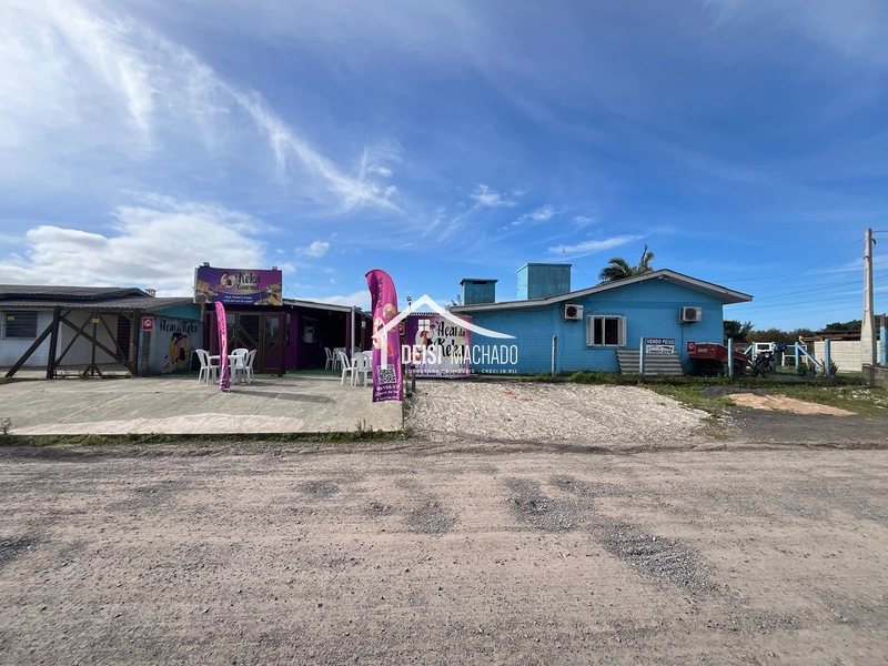Casa Semi-Mobiliada com Amplo Anexo a Apenas 250 Metros do Mar!: 2ª foto da galeria de imagens do imóvel