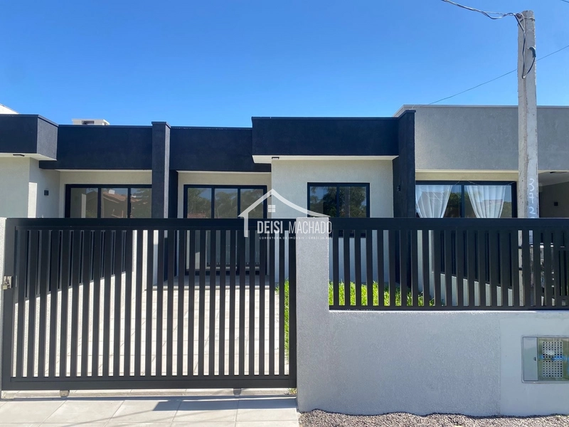 Linda casa geminada em Capão Novo: 1ª foto da galeria de imagens do imóvel