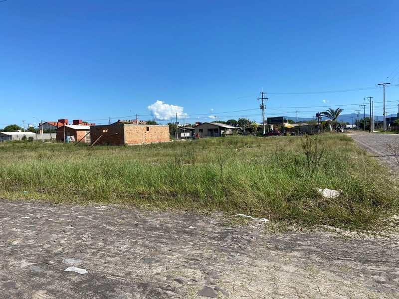 EXCLUSIVIDADE DEISI MACHADO: TERRENO DE ESQUINA  NA PRAIA CAPÃO NOVO: 1ª foto da galeria de imagens do imóvel