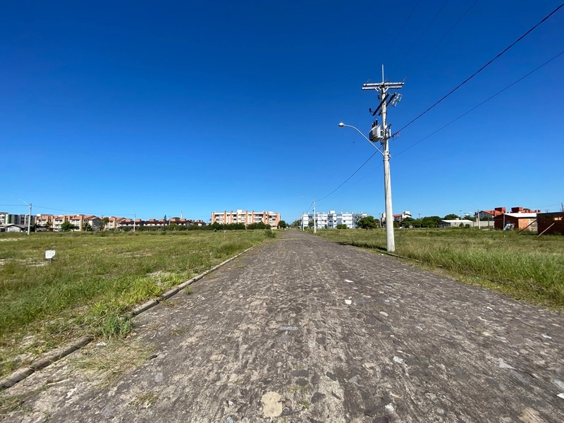 EXCLUSIVIDADE DEISI MACHADO: TERRENO DE ESQUINA  NA PRAIA CAPÃO NOVO: 5ª foto da galeria de imagens do imóvel
