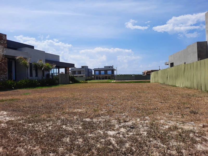 Terreno beira lago a venda condomínio Costa Serena: 2ª foto da galeria de imagens do imóvel