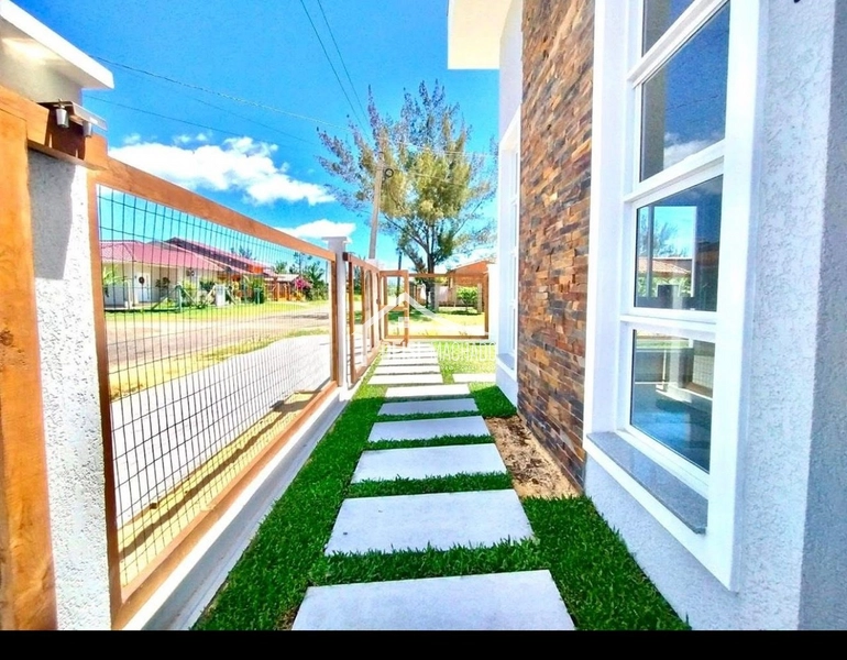 Casa moderna, funcional e cheia de luz natural.: 4ª foto da galeria de imagens do imóvel