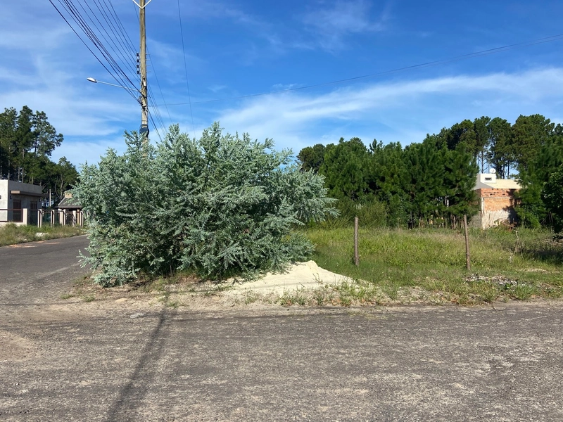 Terreno de esquina a venda na praia Capão Novo Village: 1ª foto da galeria de imagens do imóvel