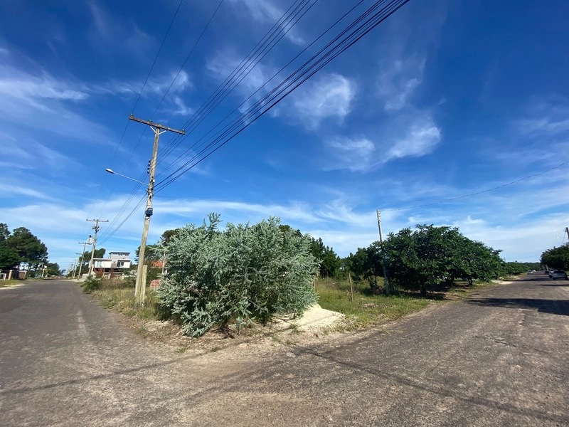 Terreno de esquina a venda na praia Capão Novo Village: 5ª foto da galeria de imagens do imóvel