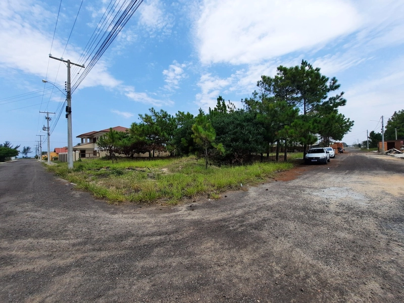 TERRENO DE ESQUINA EM CAPÃO NOVO VILLAGE: 4ª foto da galeria de imagens do imóvel