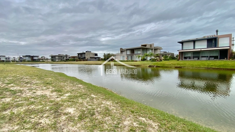 Terreno Beira Lago à Venda no Condomínio Costa Serena: 4ª foto da galeria de imagens do imóvel