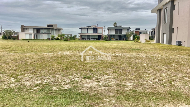 Terreno Beira Lago à Venda no Condomínio Costa Serena: 6ª foto da galeria de imagens do imóvel