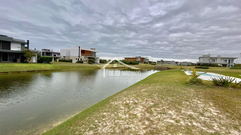 Terreno Beira Lago à Venda no Condomínio Costa Serena: 5ª foto da galeria de imagens do imóvel